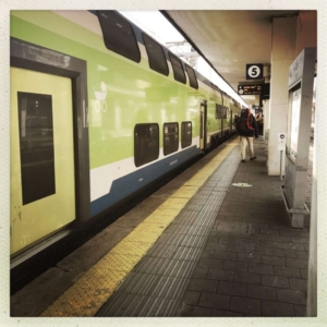 Moderner Nahverkehrszug von Lecco nach Monza bzw. Mailand